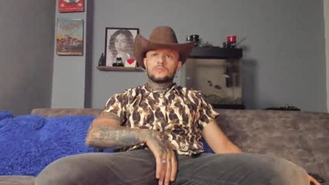 Snapshot of _emilio_escobar chatting on 01-26-25, 10:34 Emilio online show from 01-26-25, 10:34