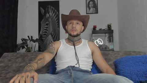 Snapshot of _emilio_escobar chatting on 02-08-25, 10:29 Emilio online show from 02-08-25, 10:29