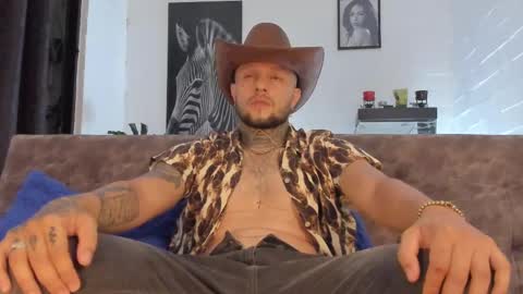 Snapshot of _emilio_escobar chatting on 02-11-25, 01:52 Emilio online show from 02-11-25, 01:52