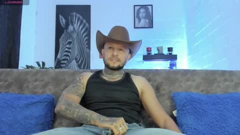 Snapshot of _emilio_escobar chatting on 02-14-25, 10:17 Emilio online show from 02-14-25, 10:17