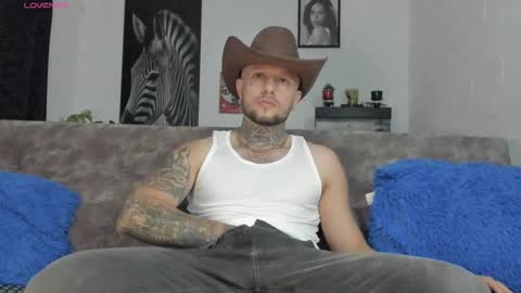 Snapshot of _emilio_escobar chatting on 02-22-25, 10:18 Emilio online show from 02-22-25, 10:18