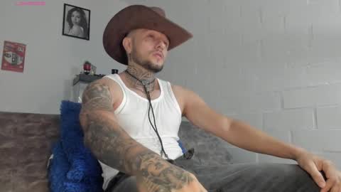 Snapshot of _emilio_escobar chatting on 02-26-25, 10:04 Emilio online show from 02-26-25, 10:04