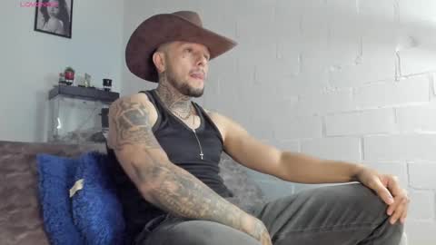 Snapshot of _emilio_escobar chatting on 02-28-25, 10:09 Emilio online show from 02-28-25, 10:09