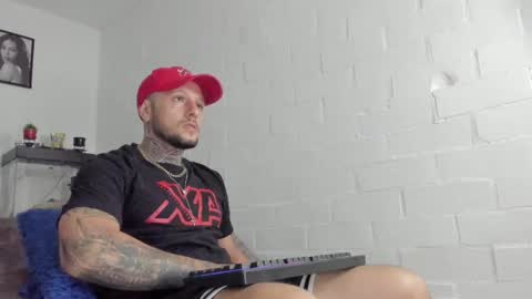 Snapshot of _emilio_escobar chatting on 03-01-25, 10:24 Emilio online show from 03-01-25, 10:24