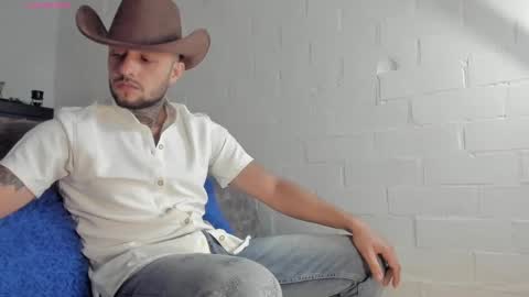Snapshot of _emilio_escobar chatting on 03-05-25, 10:00 Emilio online show from 03-05-25, 10:00