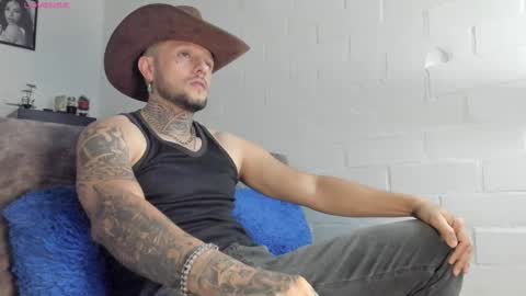 Snapshot of _emilio_escobar chatting on 03-12-25, 10:05 Emilio online show from 03-12-25, 10:05