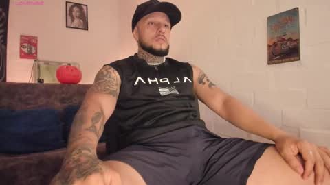 Snapshot of _emilio_escobar chatting on 10-15-25, 09:42 Emilio online show from 10-15-25, 09:42