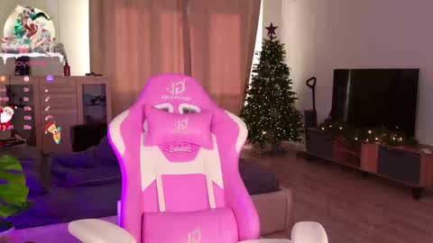 Snapshot of _enternity_ chatting on 12-15-24, 06:29 Mia online show from 12-15-24, 06:29