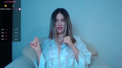 Snapshot of _esmeraldiyaa_ chatting on 02-02-25, 10:39 _esmeraldiyaa_ online show from 02-02-25, 10:39