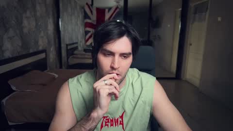 Snapshot of _fatrabbit chatting on 12-17-24, 03:39 Keanu online show from 12-17-24, 03:39