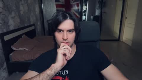 Snapshot of _fatrabbit chatting on 10-19-25, 12:17 Keanu online show from 10-19-25, 12:17