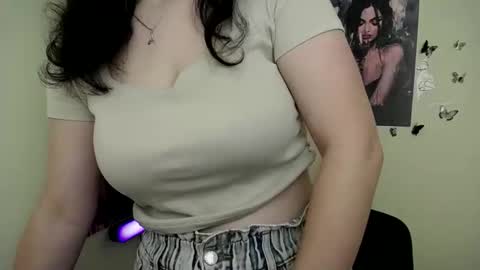 Snapshot of _foxy_lady chatting on 09-20-25, 06:03 Alice online show from 09-20-25, 06:03