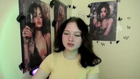 Snapshot of _foxy_lady chatting on 09-23-25, 06:16 Alice online show from 09-23-25, 06:16