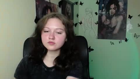 Snapshot of _foxy_lady chatting on 06-23-26, 06:00 Alice online show from 06-23-26, 06:00