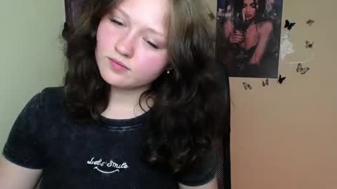 Snapshot of _foxy_lady chatting on 07-10-26, 06:21 Alice online show from 07-10-26, 06:21