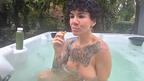 Frankie Rivers allmylinks  online show from 10-26-25, 06:25