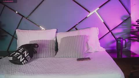 Snapshot of _giggy chatting on 12-20-25, 11:39 _giggy online show from 12-20-25, 11:39