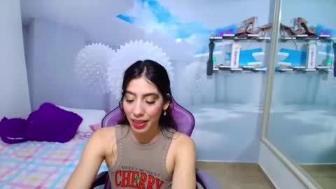 Snapshot of _gold_strawberry_ chatting on 05-05-26, 10:51 _gold_strawberry_ online show from 05-05-26, 10:51