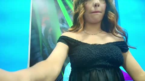 Snapshot of _gold_strawberry_ chatting on 06-25-26, 10:36 _gold_strawberry_ online show from 06-25-26, 10:36