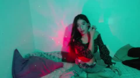 Snapshot of _gold_strawberry_ chatting on 07-22-26, 06:38 _gold_strawberry_ online show from 07-22-26, 06:38