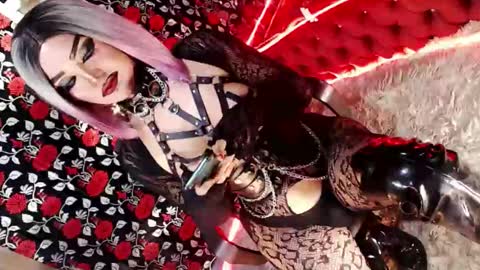 Snapshot of _hailyourqueenx chatting on 11-18-25, 08:13 GoDDess Chloe online show from 11-18-25, 08:13