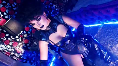 Snapshot of _hailyourqueenx chatting on 07-11-26, 02:58 GoDDess Chloe online show from 07-11-26, 02:58