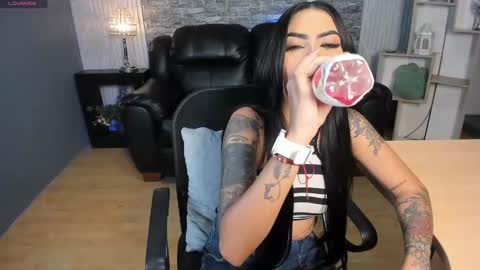 Snapshot of _hanna_miller__ chatting on 02-23-26, 08:17 Hanna online show from 02-23-26, 08:17