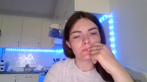 Snapshot of _hidden_frommymoom_ chatting on 06-19-26, 07:23 Criss4u online show from 06-19-26, 07:23