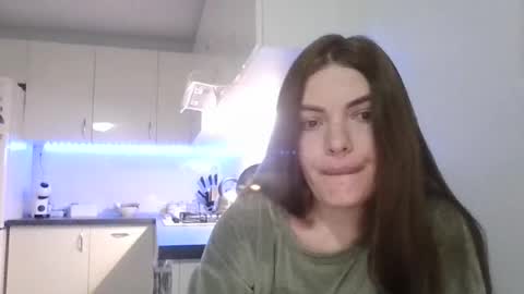 Snapshot of _hidden_frommymoom_ chatting on 06-22-26, 12:24 Criss4u online show from 06-22-26, 12:24