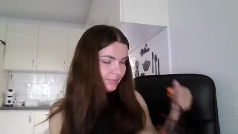 Snapshot of _hidden_frommymoom_ chatting on 07-06-26, 09:06 Criss4u online show from 07-06-26, 09:06