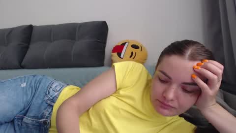 Snapshot of _hidden_frommymoom_ chatting on 07-18-26, 09:13 Criss4u online show from 07-18-26, 09:13