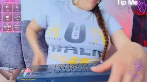 Honey online show from 10-22-25, 02:28