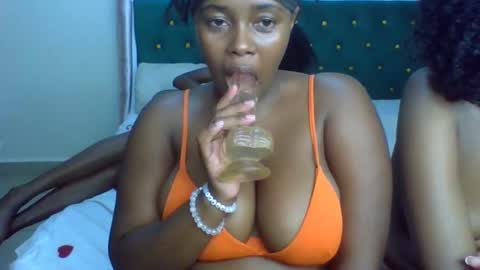 Snapshot of _honey_bloom chatting on 02-18-26, 08:16 _honey_bloom online show from 02-18-26, 08:16