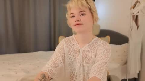Snapshot of _honnyland chatting on 05-23-26, 11:47 Alisha online show from 05-23-26, 11:47