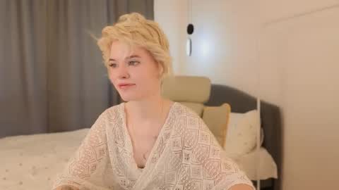 Snapshot of _honnyland chatting on 05-24-26, 12:21 Alisha online show from 05-24-26, 12:21