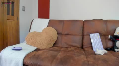 Snapshot of _hottie__ chatting on 05-13-26, 09:00 _hottie__ online show from 05-13-26, 09:00