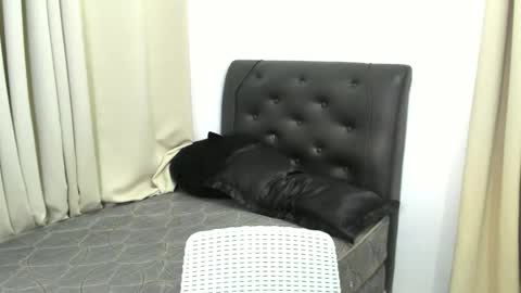 yanie online show from 11-30-25, 05:17