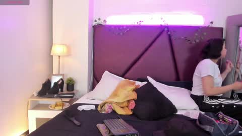 Isa online show from 12-17-24, 03:17