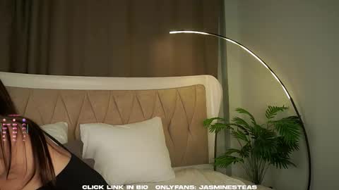 Snapshot of _jasminestea_ chatting on 10-14-25, 02:12 Candy online show from 10-14-25, 02:12