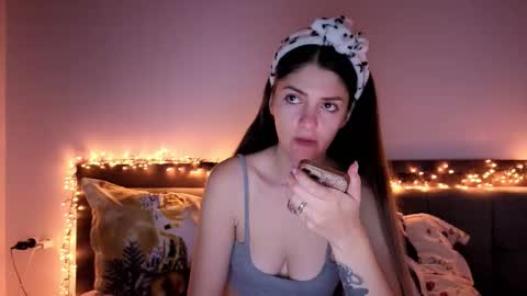 _just_a_simple_girl online show from 12-22-25, 07:49