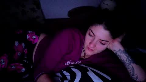 Snapshot of _just_a_simple_girl chatting on 05-18-26, 01:56 _just_a_simple_girl online show from 05-18-26, 01:56