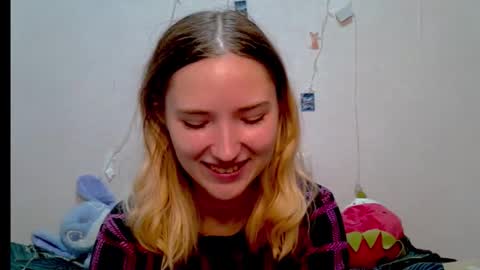 _kikiclark_ online show from 10-04-25, 09:02