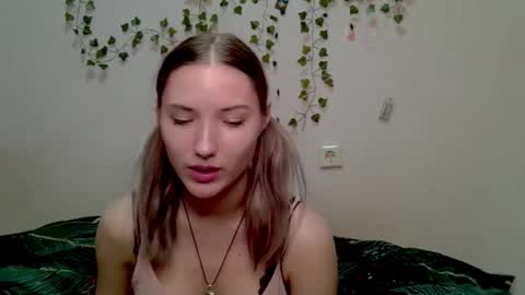 _kikiclark_ online show from 10-26-25, 04:46
