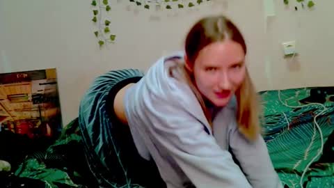 _kikiclark_ online show from 11-27-25, 09:06