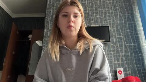 Molly   Emily online show from 04-01-26, 10:16