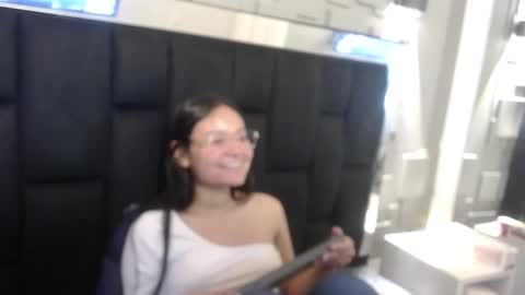 Snapshot of _kita chatting on 10-22-25, 03:45 Jalina online show from 10-22-25, 03:45