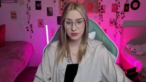 _kitekat_ online show from 10-28-25, 01:14