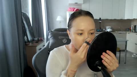 Snapshot of _lalune_ chatting on 04-22-26, 10:17 _lalune_ online show from 04-22-26, 10:17