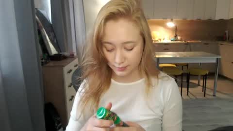 Snapshot of _lalune_ chatting on 04-29-26, 10:52 _lalune_ online show from 04-29-26, 10:52