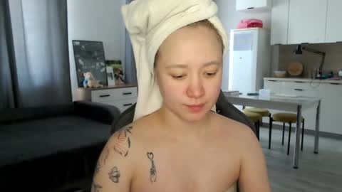 Snapshot of _lalune_ chatting on 05-05-26, 07:27 _lalune_ online show from 05-05-26, 07:27